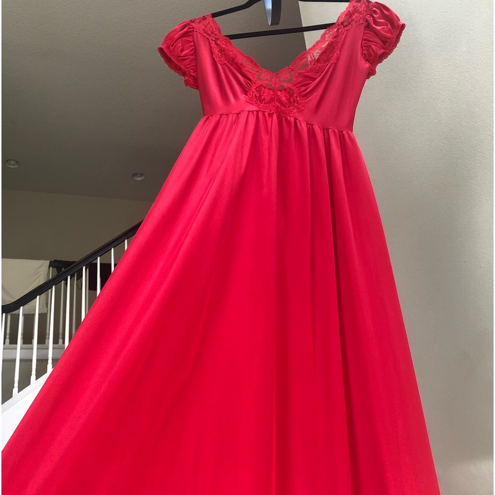 ❤️ Vintage Olga nightgown nylon lace spandex red puff cap sleeve nightgown S M